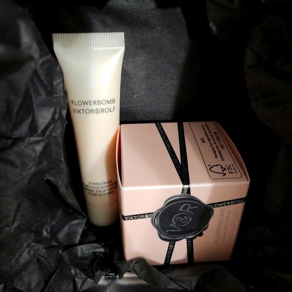 Viktor & Rolf Flowerbomb travel/sample set - Picture 3 of 3